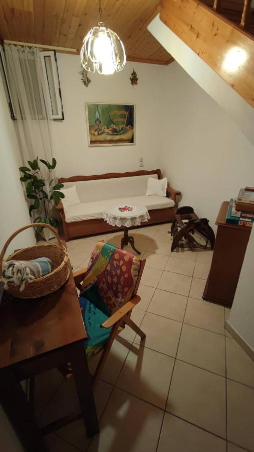 Retro Wooden House Gaios Villa ภายนอก รูปภาพ