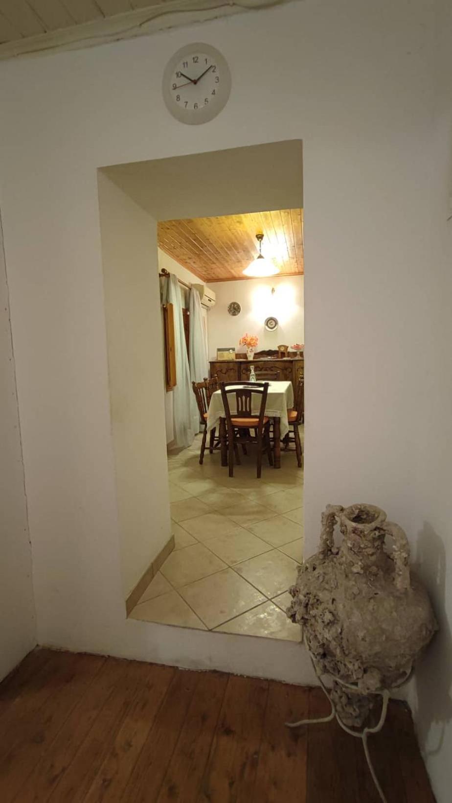 Retro Wooden House Gaios Villa ภายนอก รูปภาพ